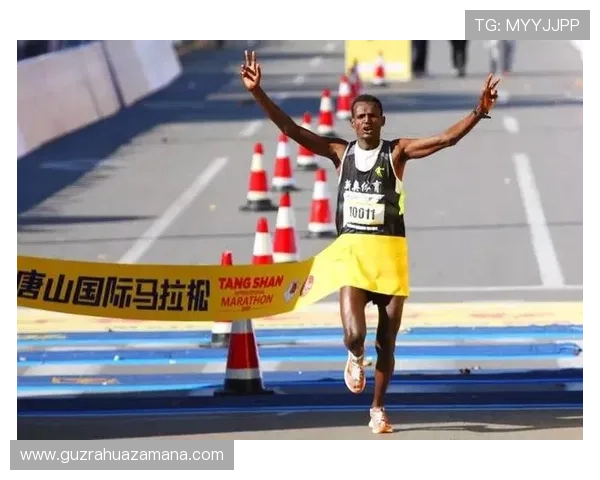 半程马拉松男子组精彩冲线 突破自我创造新纪录