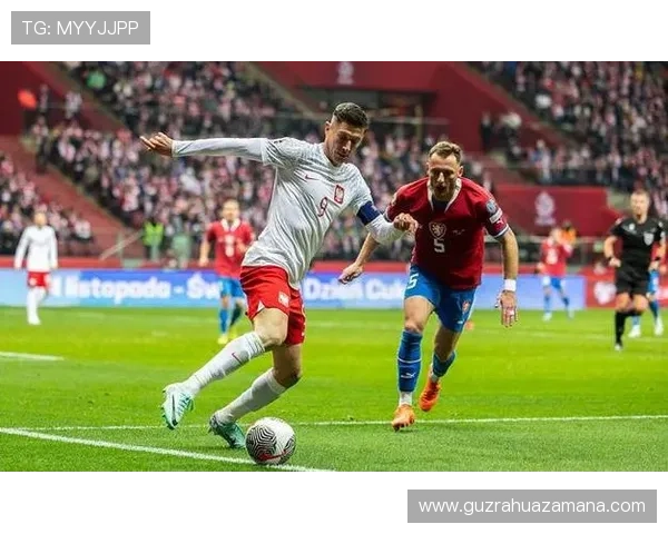 波兰媒曝更衣室鼓掌主帅撤莱万队长积怨已久背后真相浮现